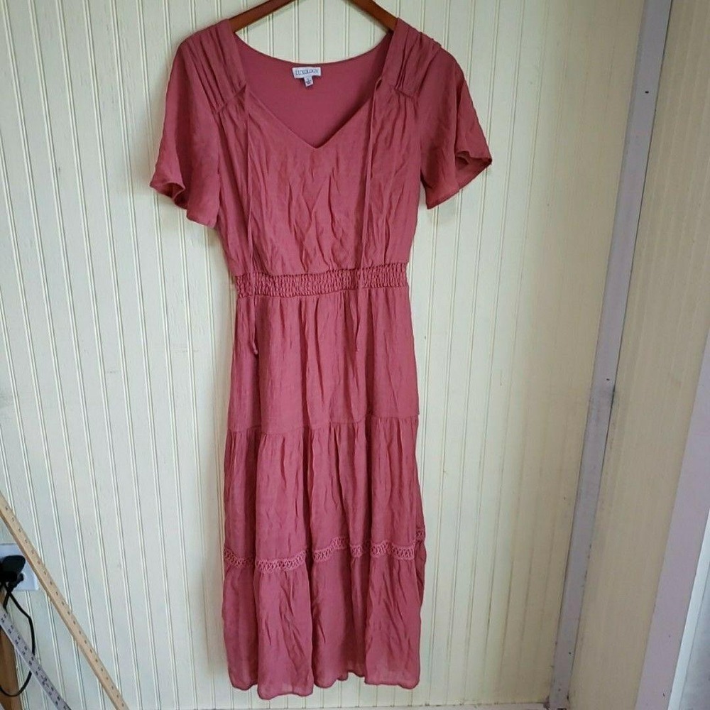 Luxologyโ Dress Womens Small Pink Solid Short Sleeve V Neck Smocked Midi Tiered